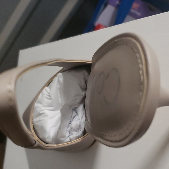 Calvin Klein women's pumps size 8.5 M. Taupe 240 - Picture 6 of 9